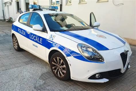 Sfonda il cancello del “rivale” col camion dopo una lite: Sassari 